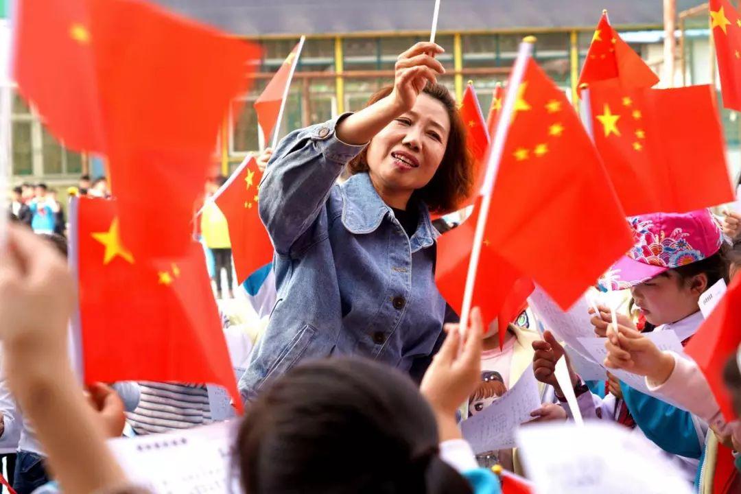 跳动的旋转球